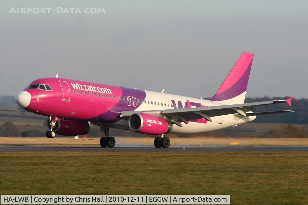 HA-LWB, 2010 Airbus A320-232 C/N 4246, Wizzair A320 landing on RW26