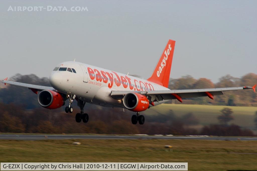 G-EZIX, 2005 Airbus A319-111 C/N 2605, easyJet A319 landing on RW26