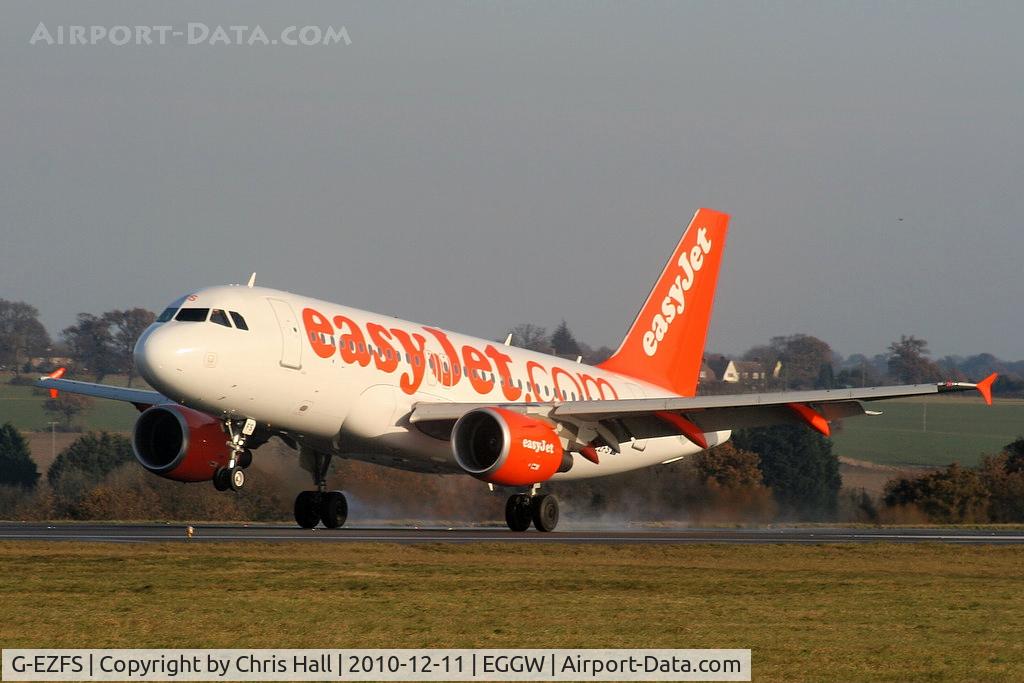 G-EZFS, 2009 Airbus A319-111 C/N 4129, easyJet A319 landing on RW26