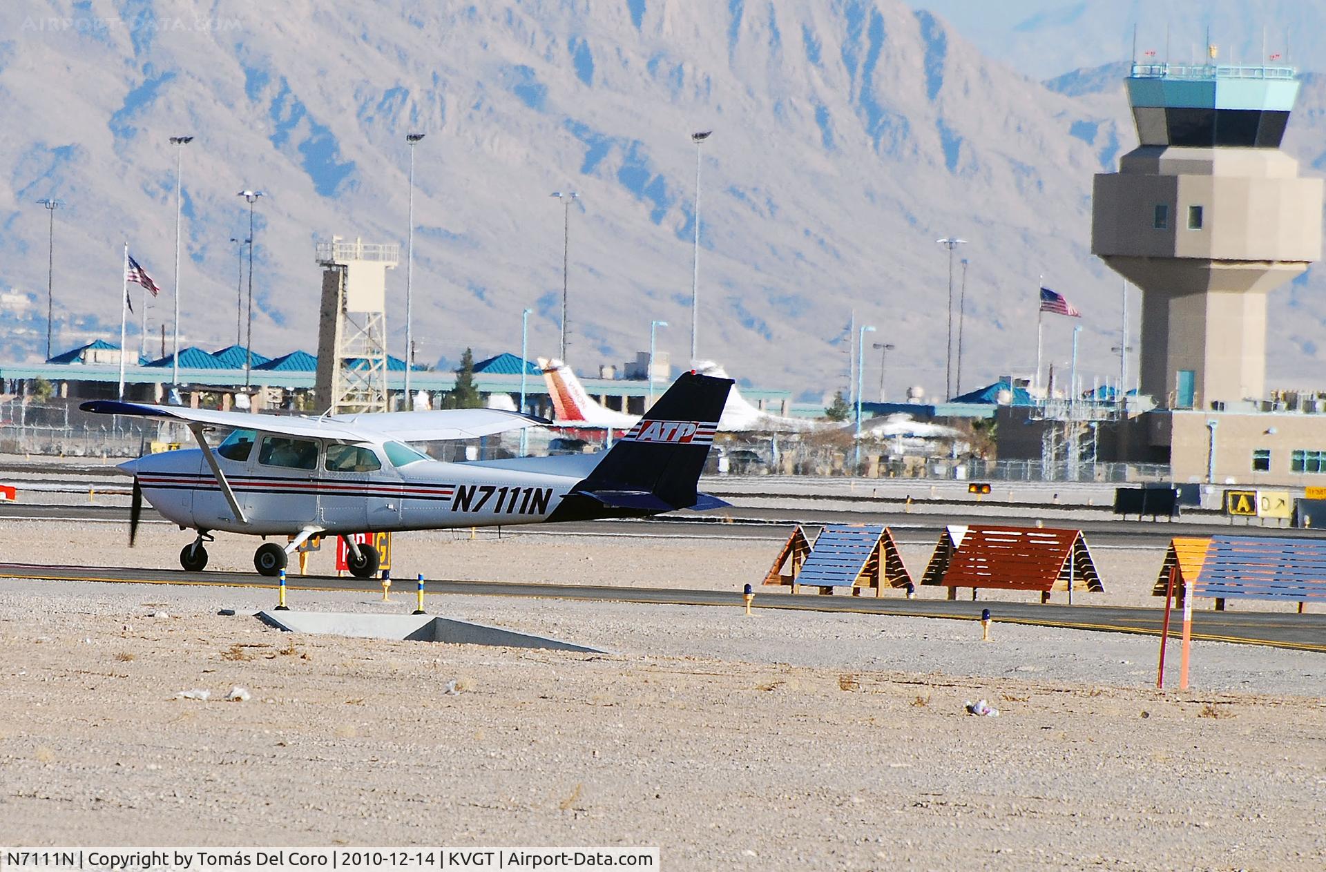 N7111N, 1977 Cessna 172N C/N 17269101, North Las Vegas Airport (IATA: VGT, ICAO: KVGT, FAA LID: VGT)

Photo: TDelCoro
Dec-14-2010
