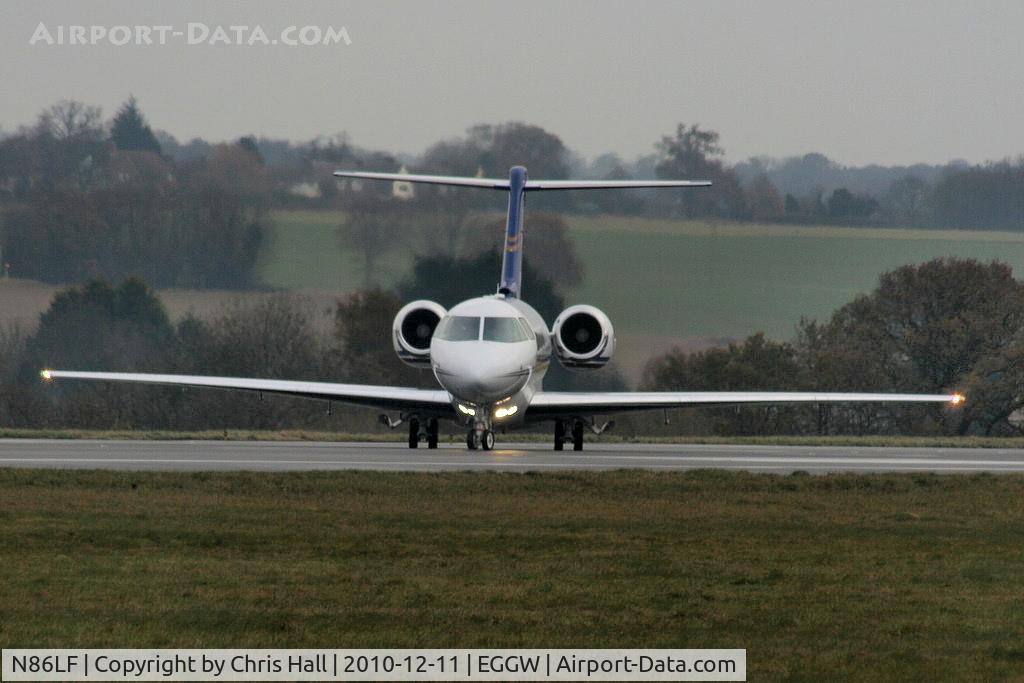 N86LF, 2009 Hawker Beechcraft 4000 C/N RC-18, RC18 Inc Hawker 4000 lining up on RW26