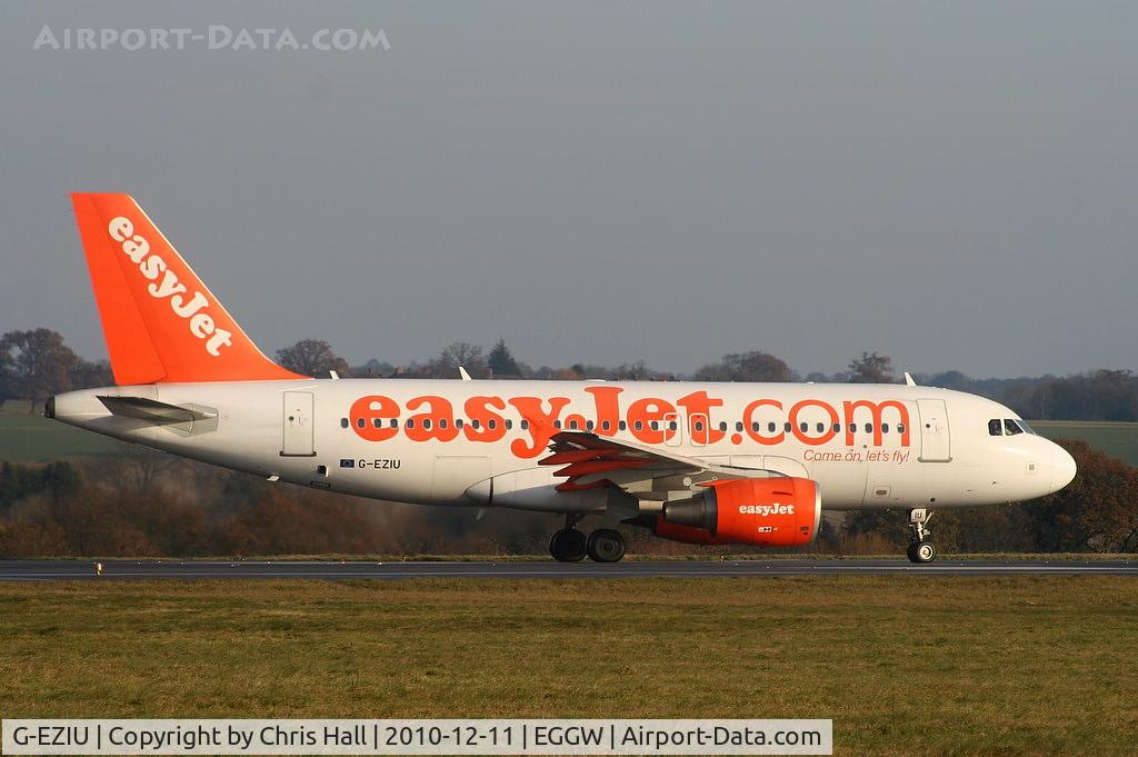 G-EZIU, 2005 Airbus A319-111 C/N 2548, easyJet A319 taxying to RW26