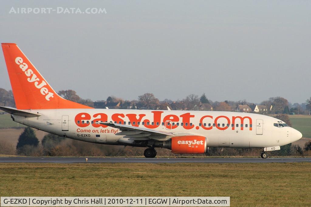 G-EZKD, 2004 Boeing 737-73V C/N 32425, easyJet B737 taxying to RW26