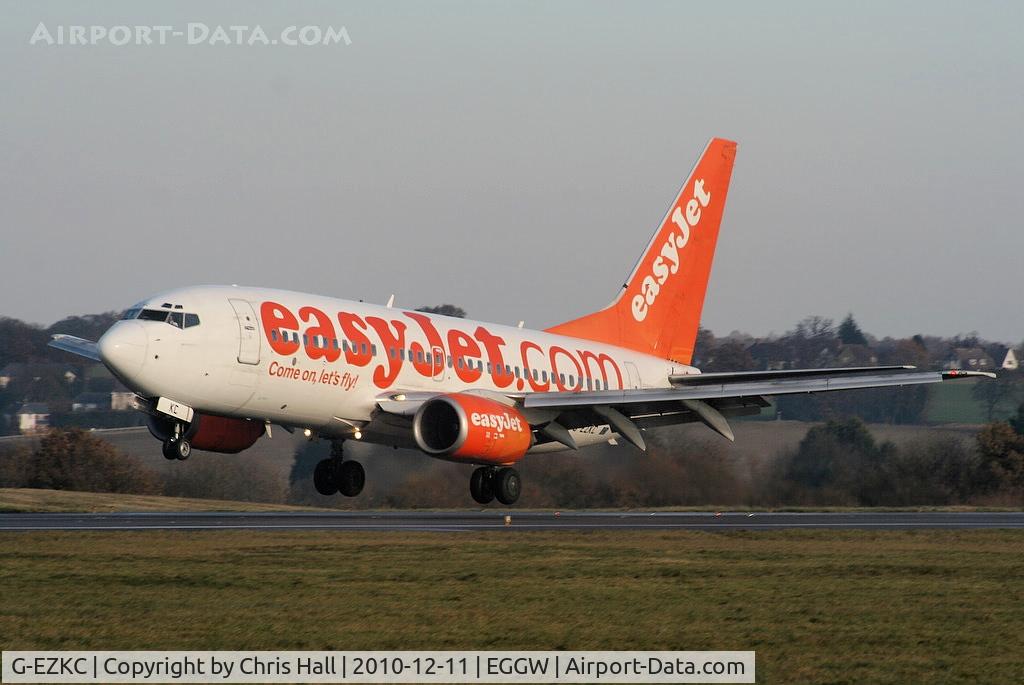 G-EZKC, 2004 Boeing 737-73V C/N 32424, easyJet B737 departing from RW26
