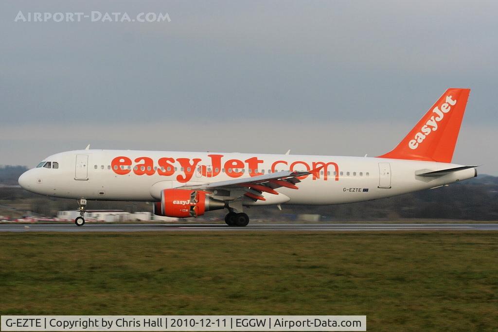G-EZTE, 2009 Airbus A320-214 C/N 3913, easyJet A320 landing on RW26