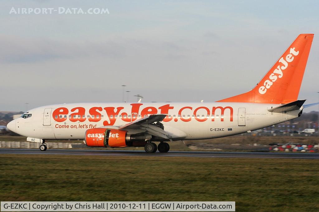 G-EZKC, 2004 Boeing 737-73V C/N 32424, easyJet B737 landing on RW26