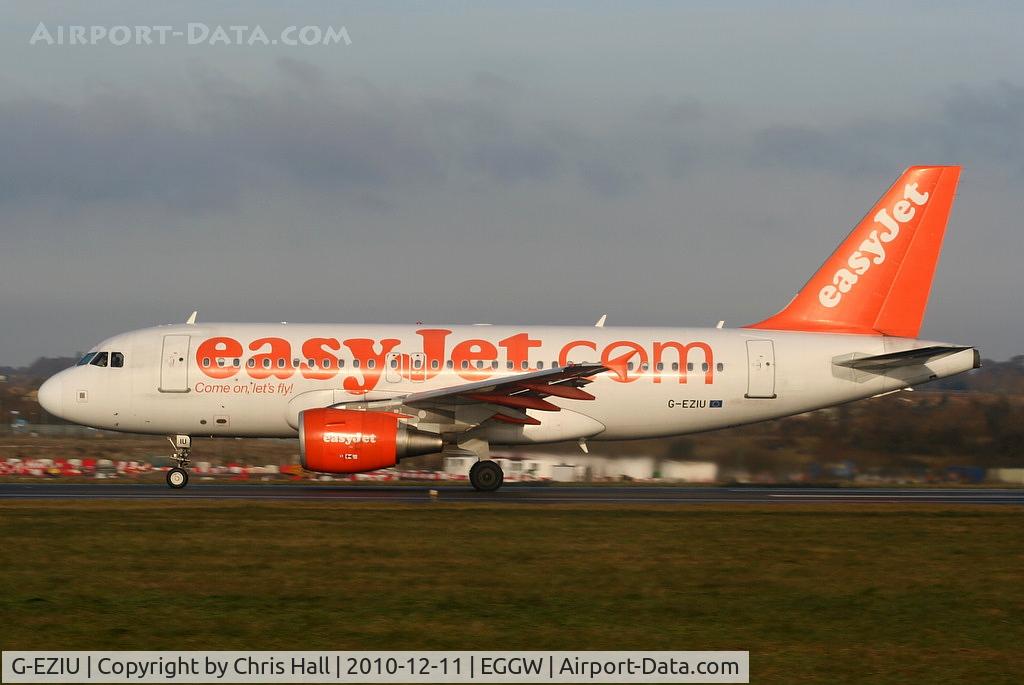 G-EZIU, 2005 Airbus A319-111 C/N 2548, easyJet A319 departing from RW26