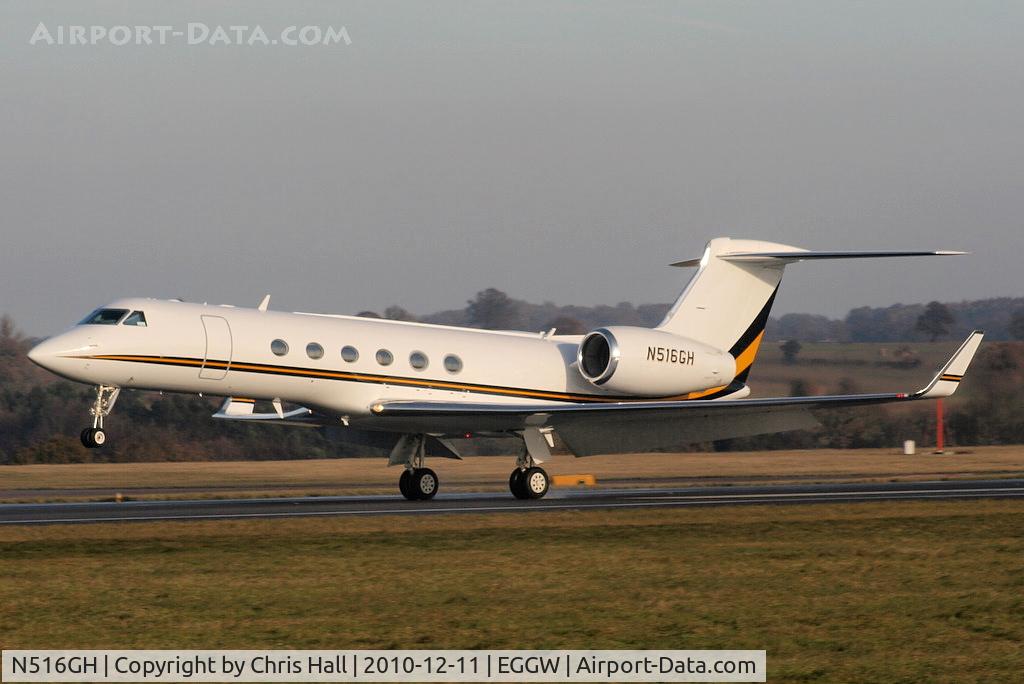 N516GH, 1998 Gulfstream Aerospace G-V C/N 553, Gulfstream V touching down on RW26