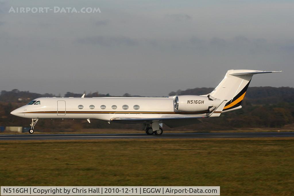 N516GH, 1998 Gulfstream Aerospace G-V C/N 553, Gulfstream V touching down on RW26