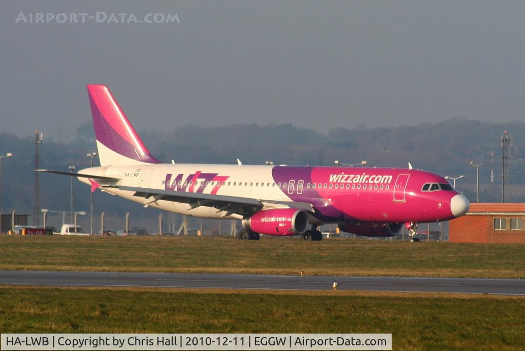 HA-LWB, 2010 Airbus A320-232 C/N 4246, Wizzair A320 taxying to the apron after landing on RW26