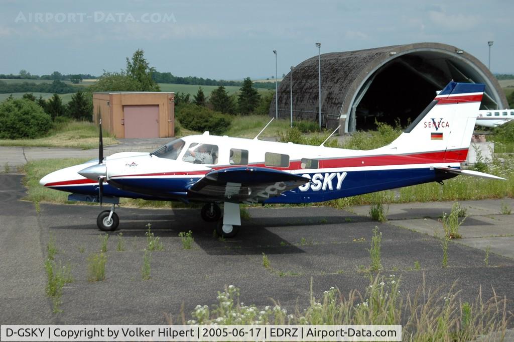 D-GSKY, Piper PA-34-220T Seneca C/N 3449102, at zqw