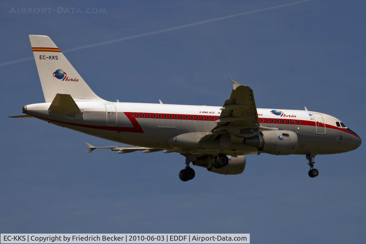 EC-KKS, 2007 Airbus A319-111 C/N 3320, on final RW07R