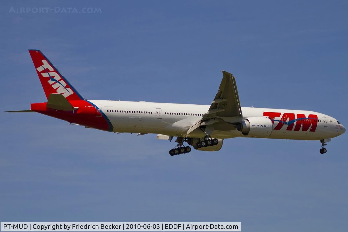 PT-MUD, 2008 Boeing 777-32W/ER C/N 37667, on final RW07R