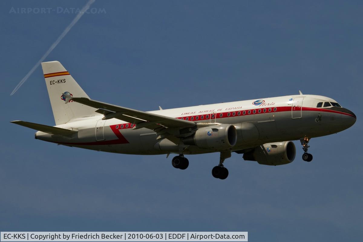 EC-KKS, 2007 Airbus A319-111 C/N 3320, on final RW07R