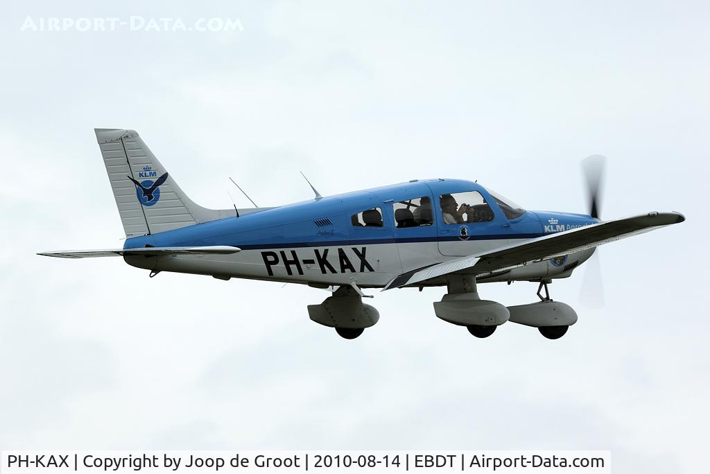 PH-KAX, 1986 Piper PA-28-181 Archer C/N 2890001, oldtimer fly-in 2010