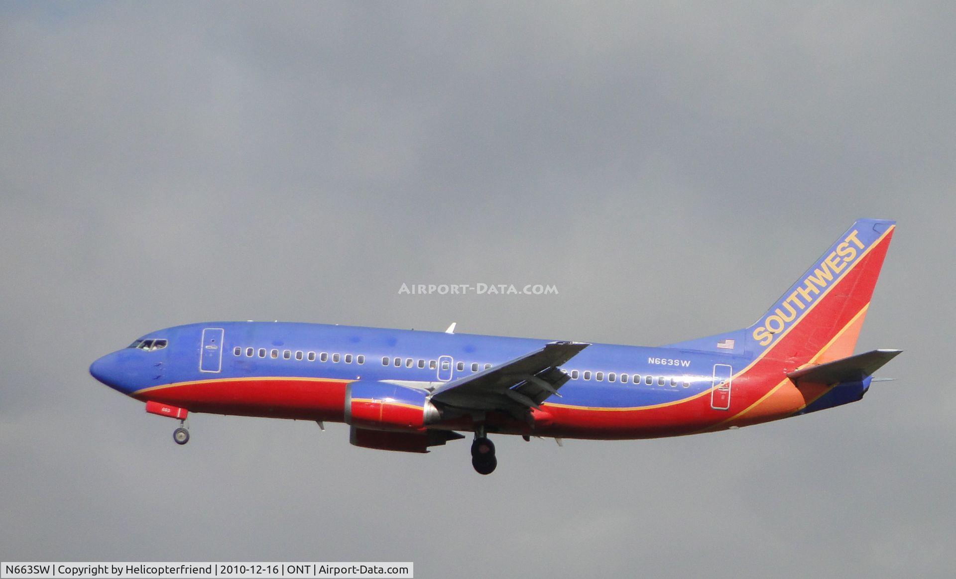 N663SW, 1985 Boeing 737-3Q8 C/N 23256, On final to runway 26R