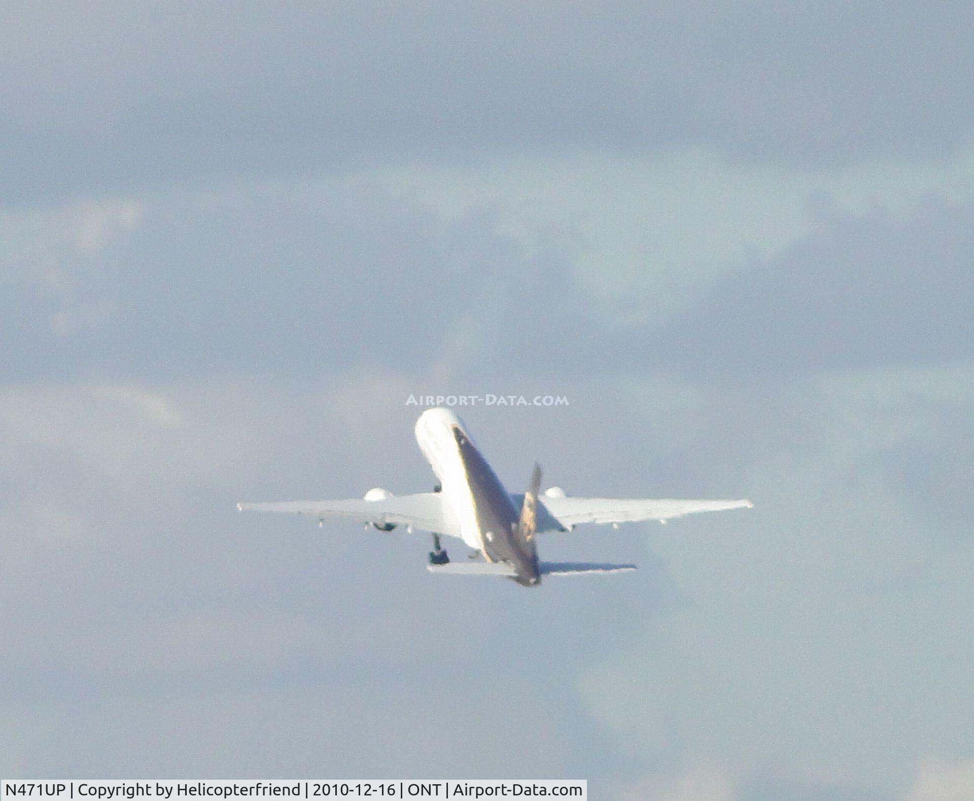 N471UP, 1998 Boeing 757-24APF C/N 28842, Flt 2188 taking off from runway 26L