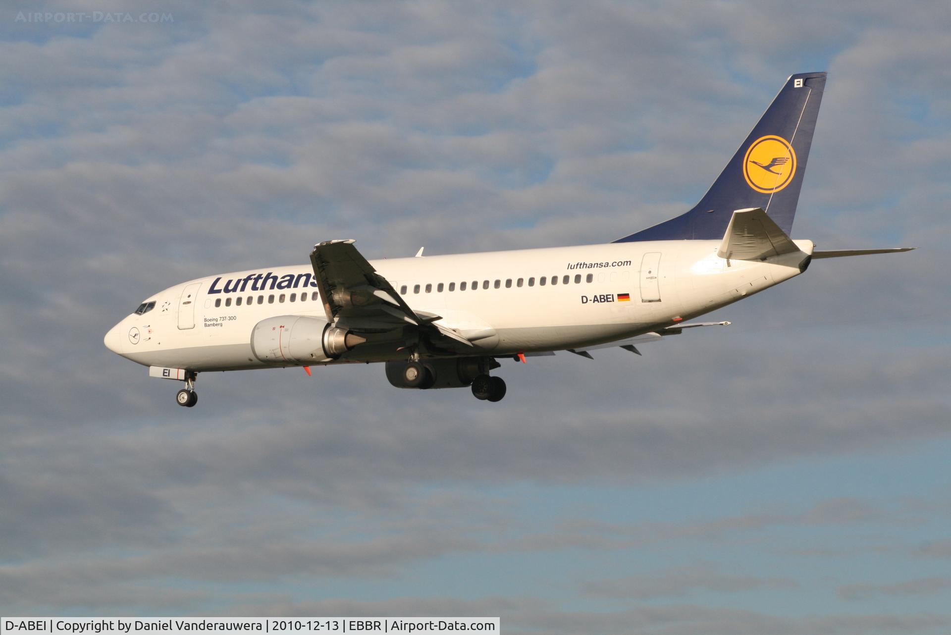 D-ABEI, 1991 Boeing 737-330 C/N 25359, Flight LH1008 is descending to RWY 25L