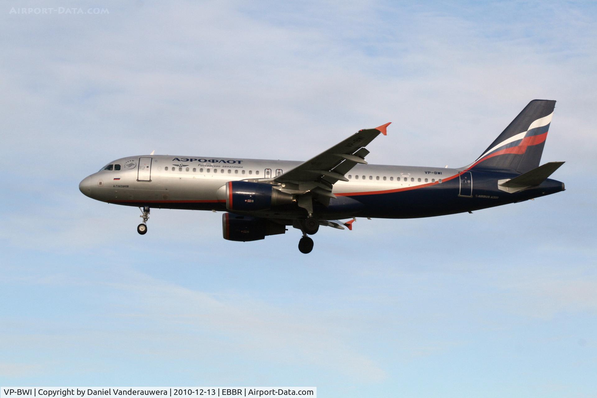 VP-BWI, 2004 Airbus A320-214 C/N 2163, Descending to RWY 25L