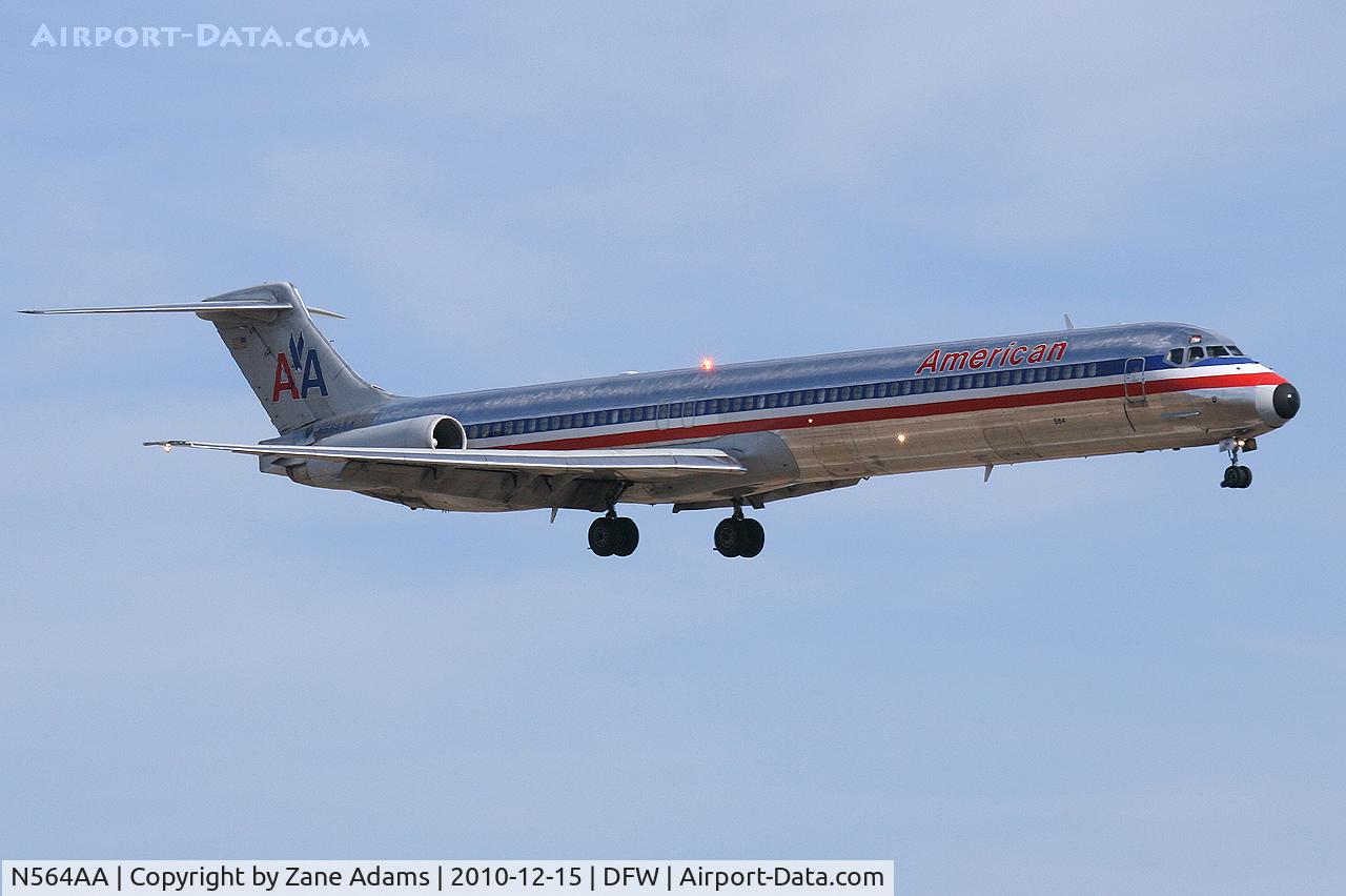 N564AA, 1987 McDonnell Douglas MD-83 (DC-9-83) C/N 49346, American Airlines landing at DFW Airport