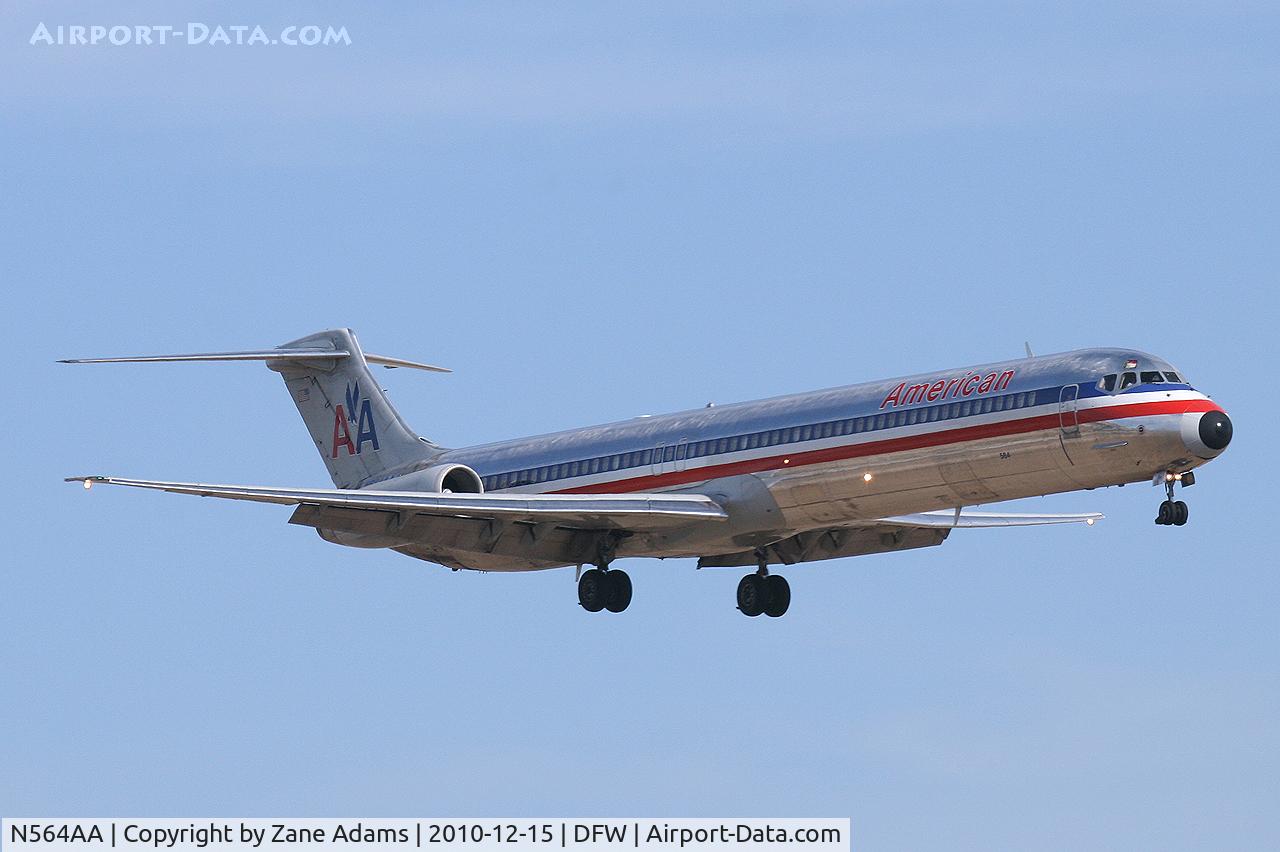 N564AA, 1987 McDonnell Douglas MD-83 (DC-9-83) C/N 49346, American Airlines landing at DFW Airport