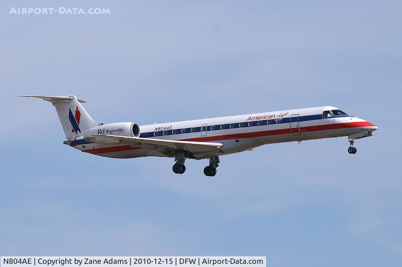 N804AE, 2001 Embraer ERJ-140LR (EMB-135KL) C/N 145487, American Eagle landing at DFW Airport