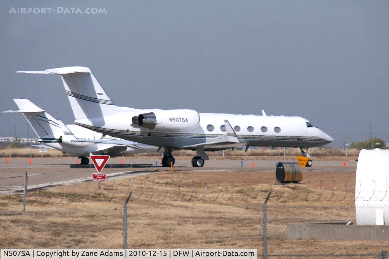 N507SA, 2001 Gulfstream Aerospace G-IV C/N 1456, On the General Aviation Ramp - DFW Airport