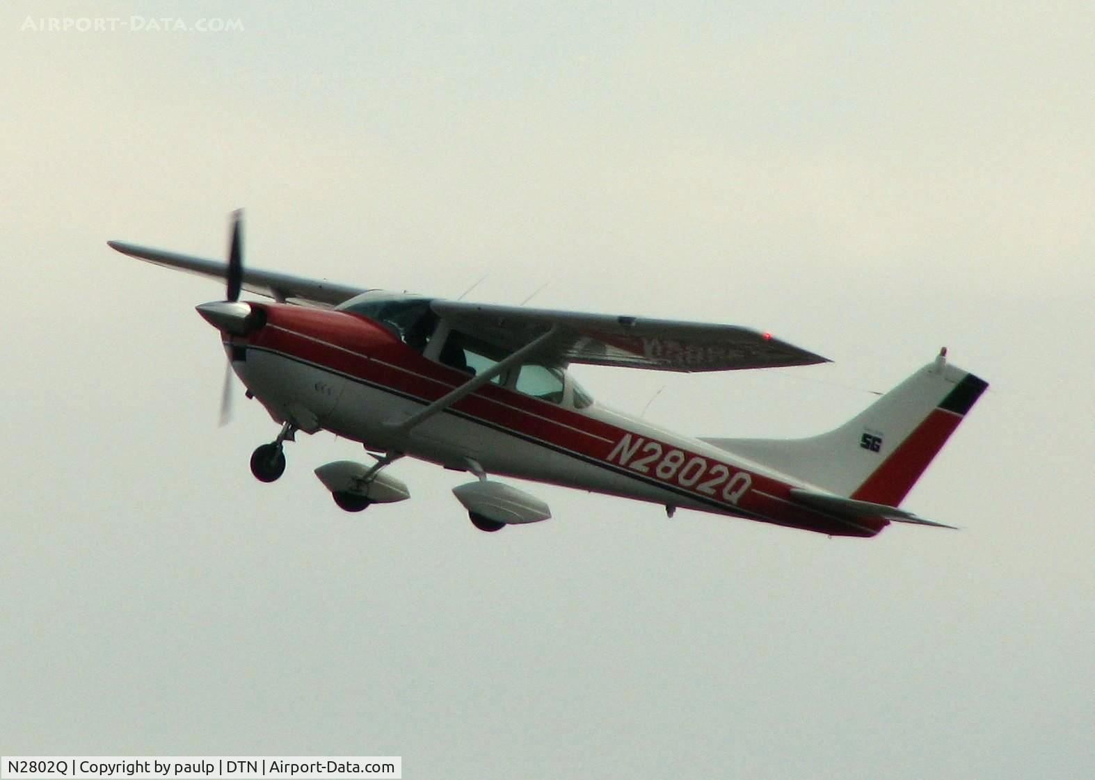 N2802Q, 1962 Cessna 182E Skylane C/N 18254034, Off of 32 at Downtown Shreveport.