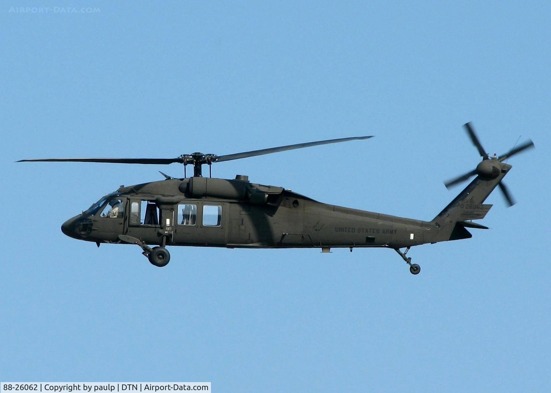 88-26062, 1988 Sikorsky UH-60A Black Hawk C/N 70-1281, Departing Downtown Shreveport.