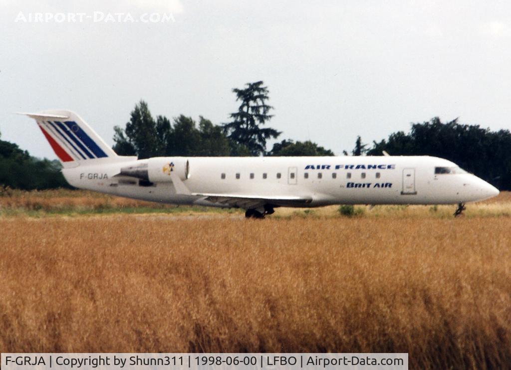 F-GRJA, 1995 Canadair CRJ-100ER (CL-600-2B19) C/N 7070, Ready for take off rwy 33R