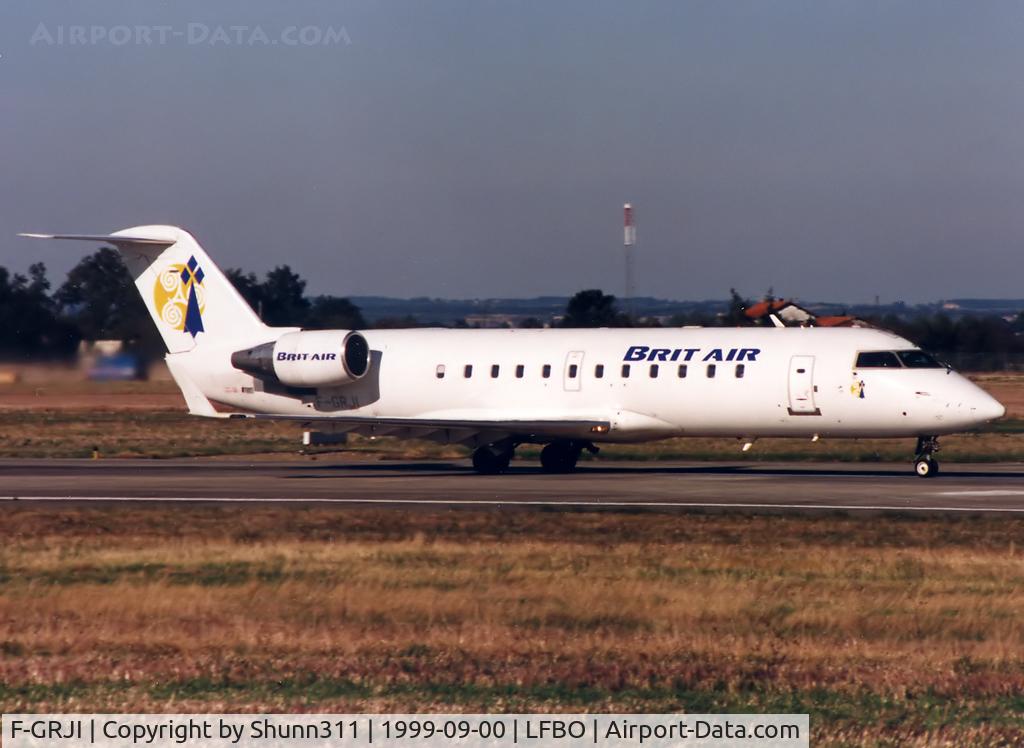 F-GRJI, 1996 Canadair CRJ-100ER (CL-600-2B19) C/N 7147, Landing rwy 15R