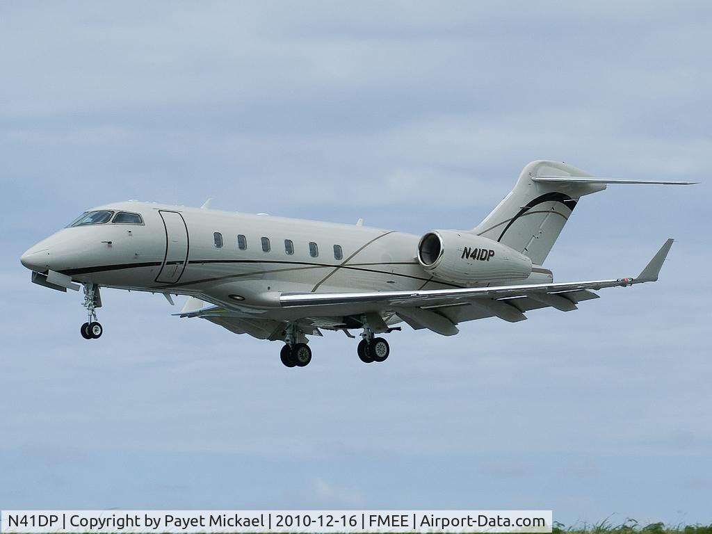 N41DP, 2004 Bombardier Challenger 300 (BD-100-1A10) C/N 20010, Final rwy 30