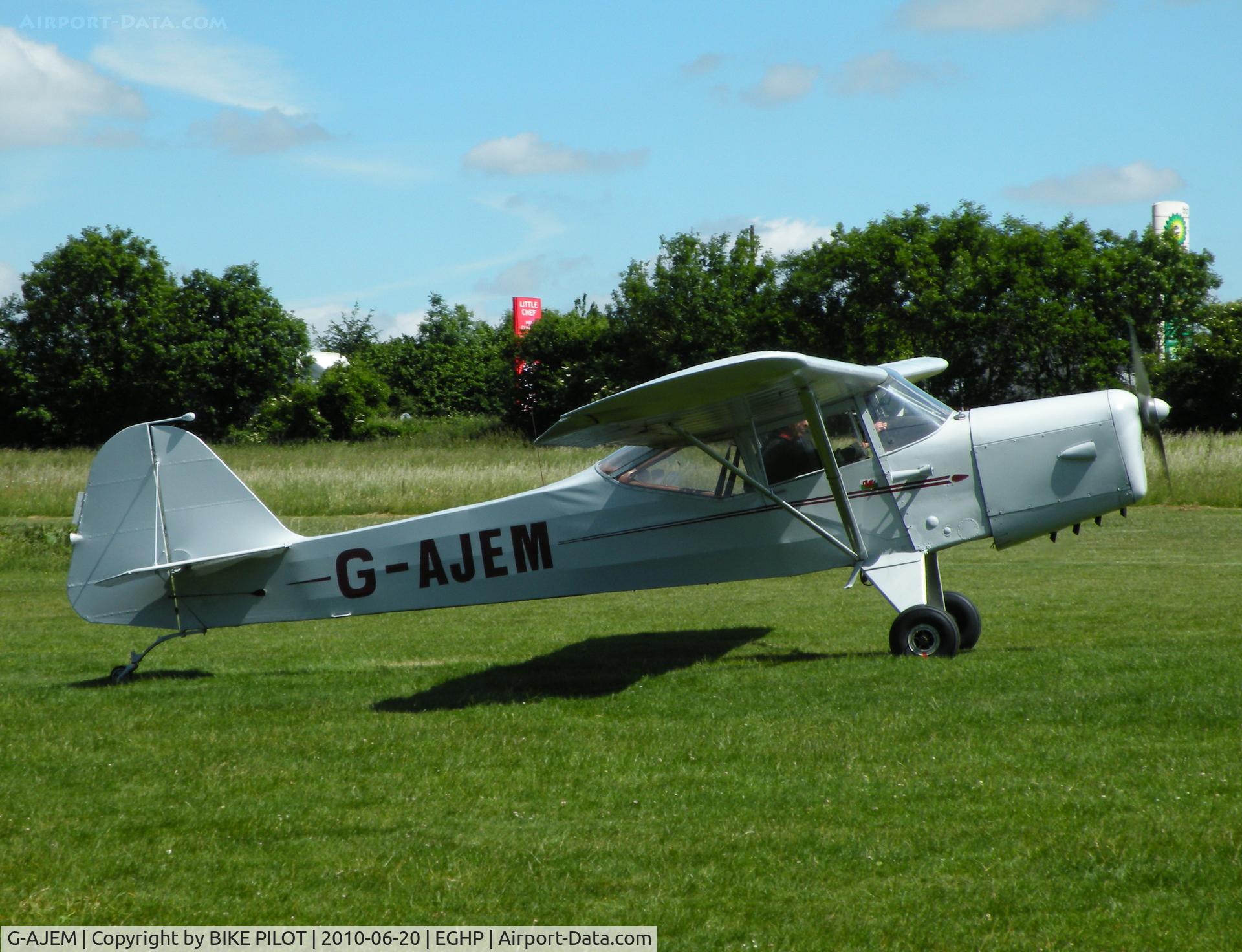 G-AJEM, 1947 Auster J-1 Autocrat C/N 2317, Taxying towards the pumps