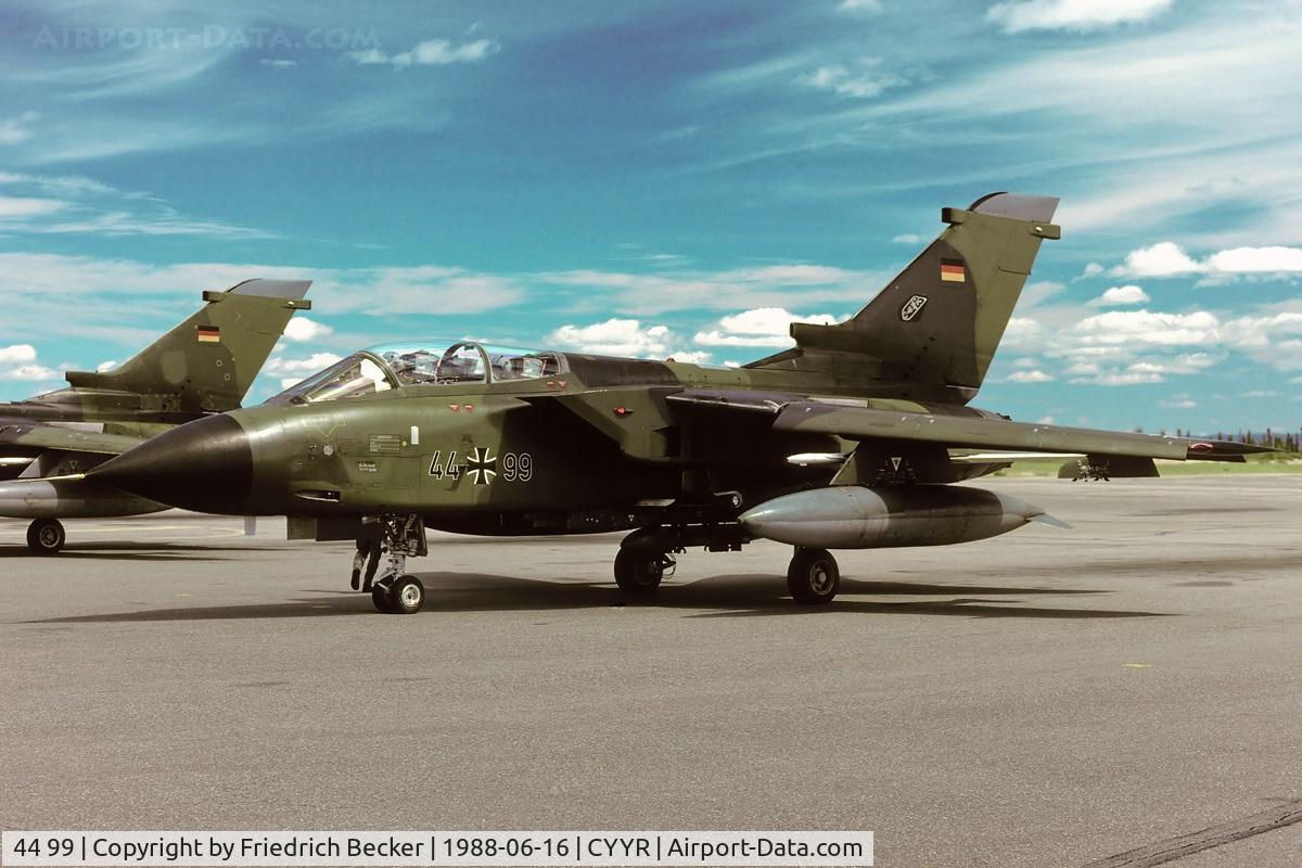 44 99, Panavia Tornado IDS C/N 501/GS152/4199, last chance inspection prior another low level mission from CFB Goose Bay