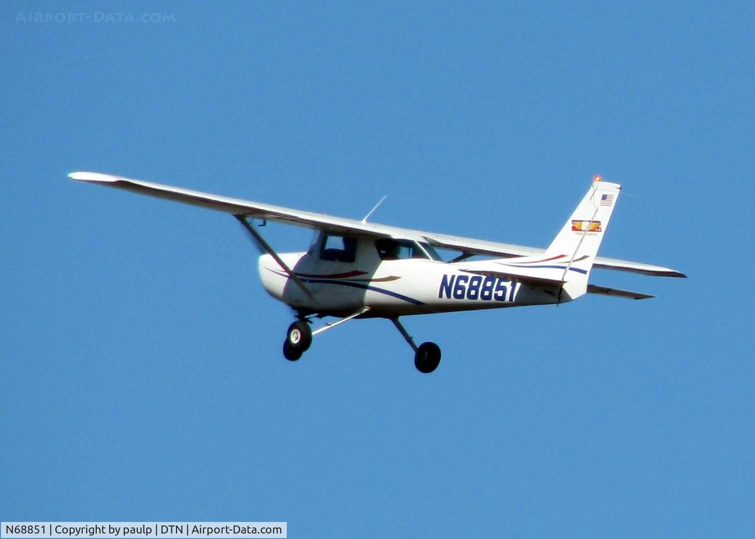 N68851, 1981 Cessna 152 C/N 15285340, Off of 32 at Downtown Shreveport.