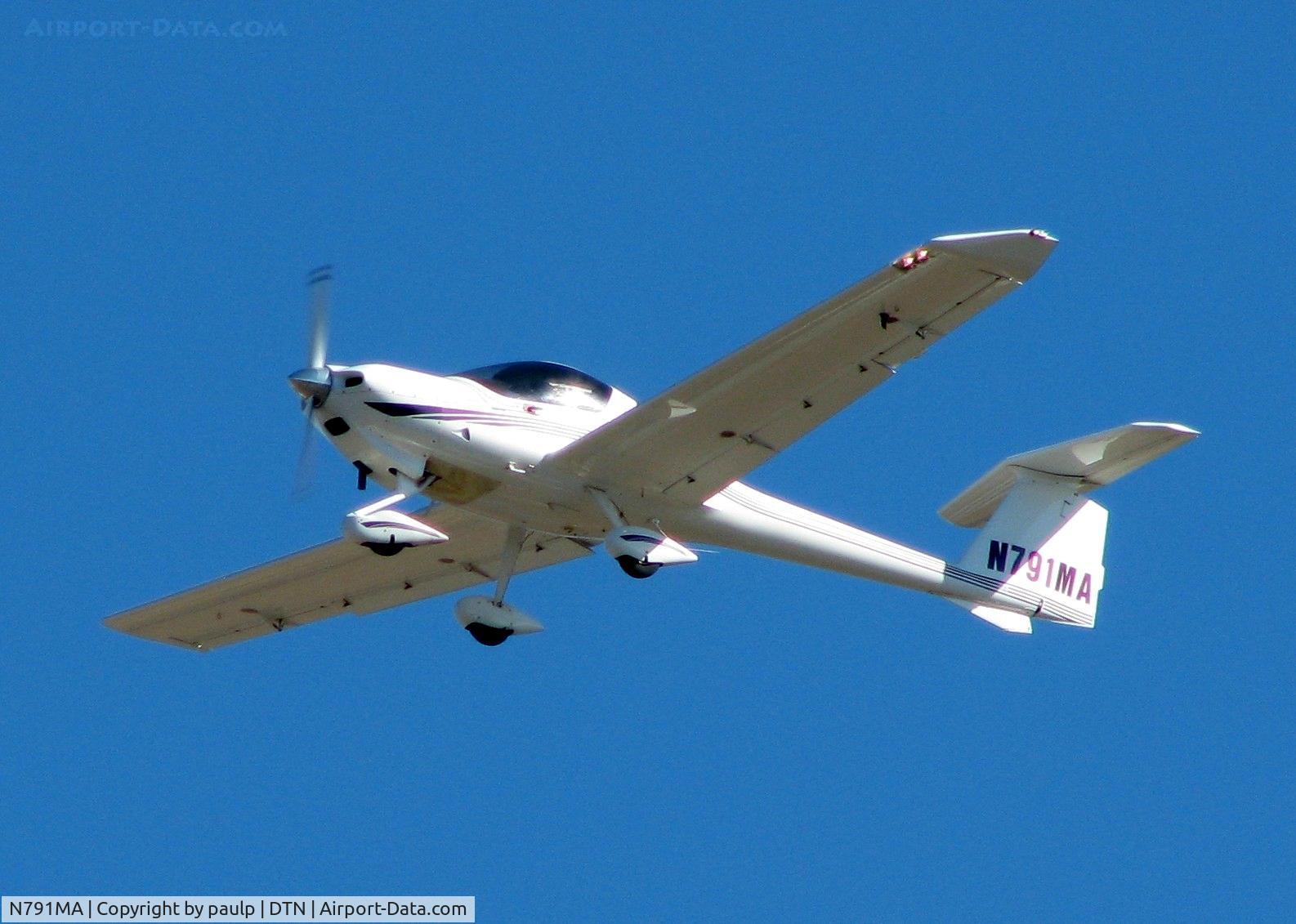N791MA, 2004 Diamond DA-20C-1 Eclipse C/N C0291, Off of 32 at Downtown Shreveport.