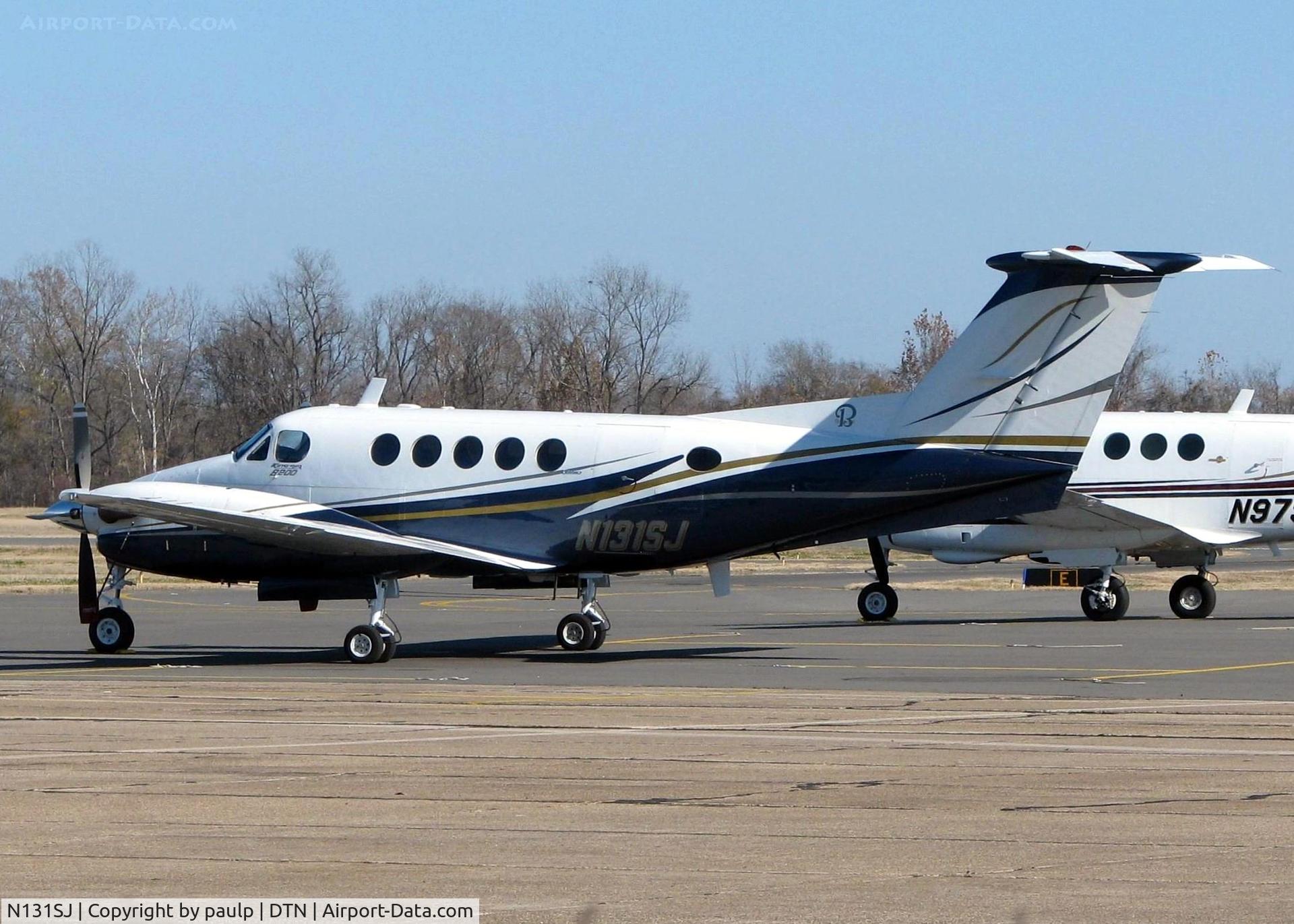 N131SJ, 1976 Beech 200 C/N BB-131, At Downtown Shreveport.