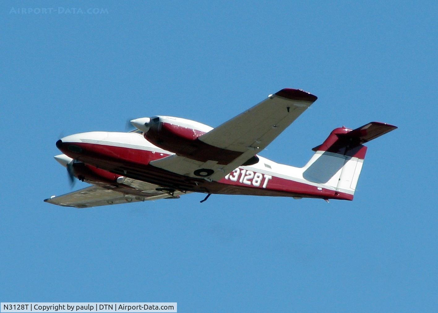 N3128T, 2005 Piper PA-44-180 Seminole C/N 4496219, Off of 32 at Downtown Shreveport.