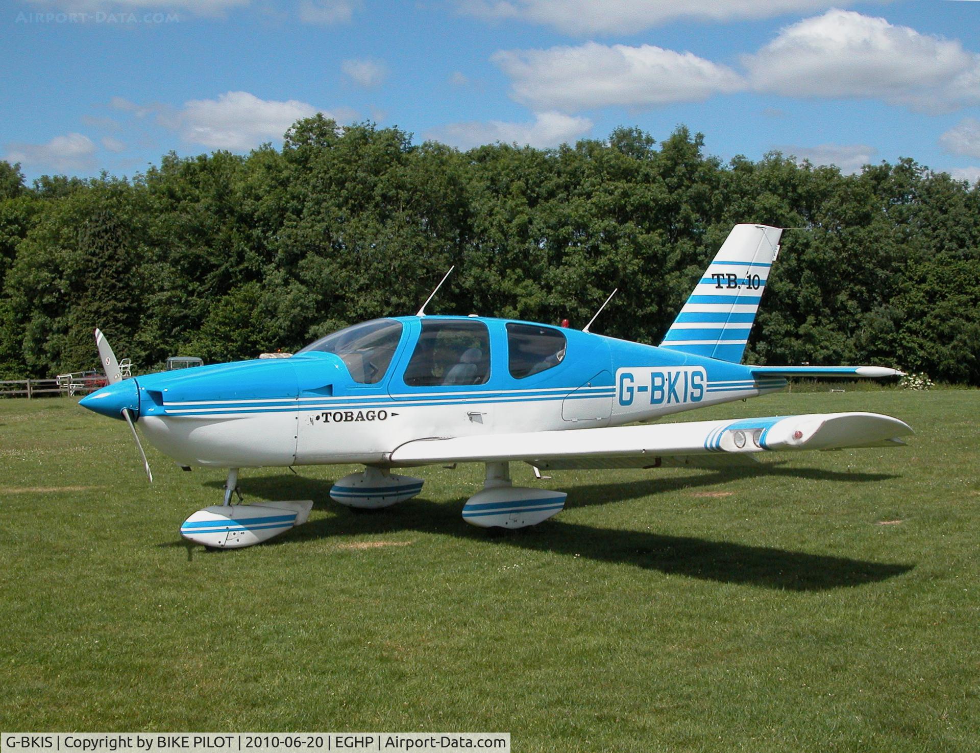 G-BKIS, 1982 Socata TB-10 Tobago C/N 329, Smart blue TB10