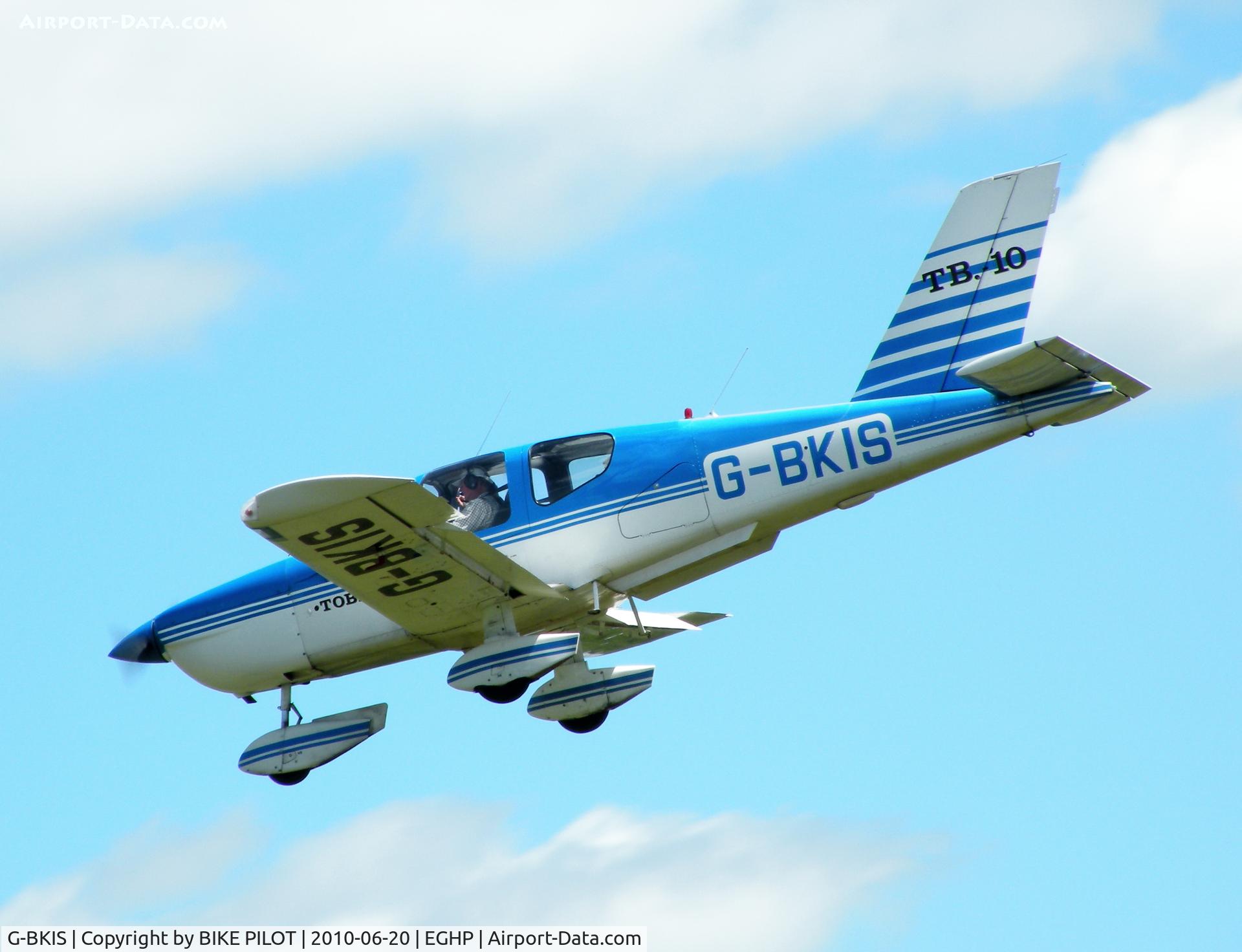 G-BKIS, 1982 Socata TB-10 Tobago C/N 329, Finlas for rwy 03