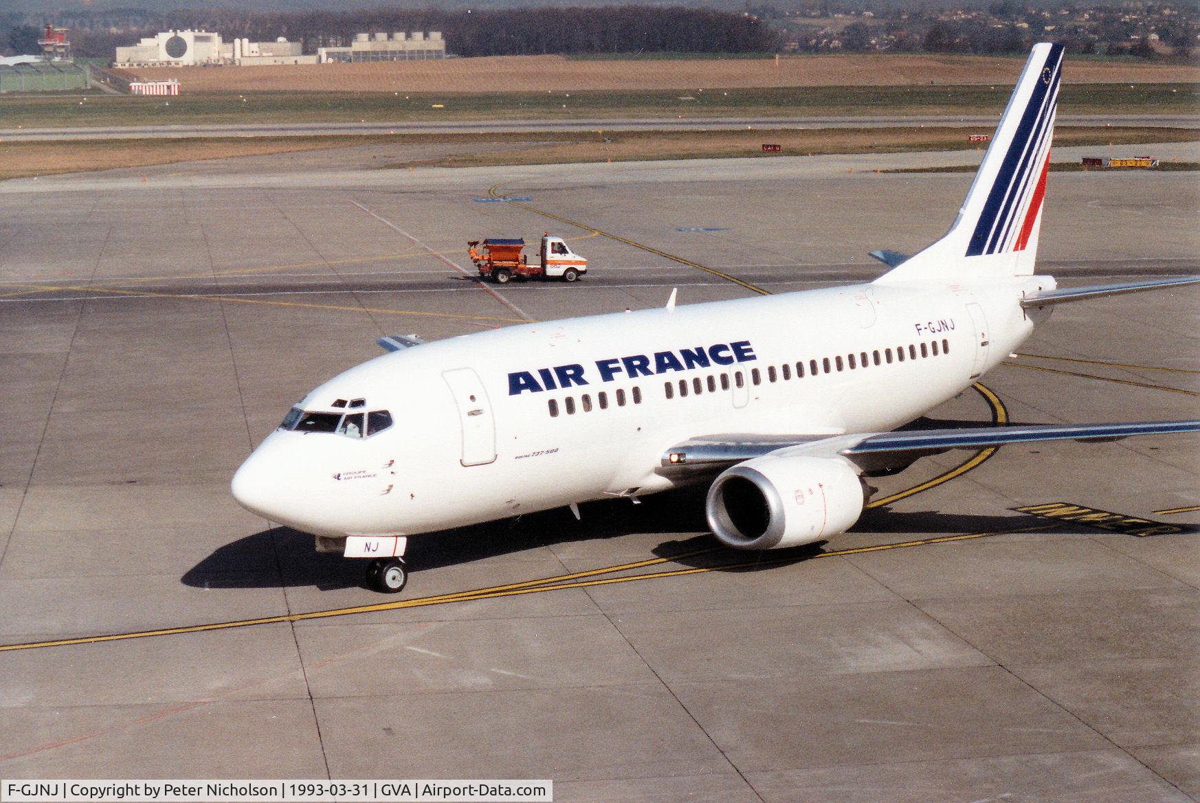 F-GJNJ, 1993 Boeing 737-528 C/N 25235, Another view of this Air France Boeing 737-528 taxying to the terminal at Geneva in March 1993.