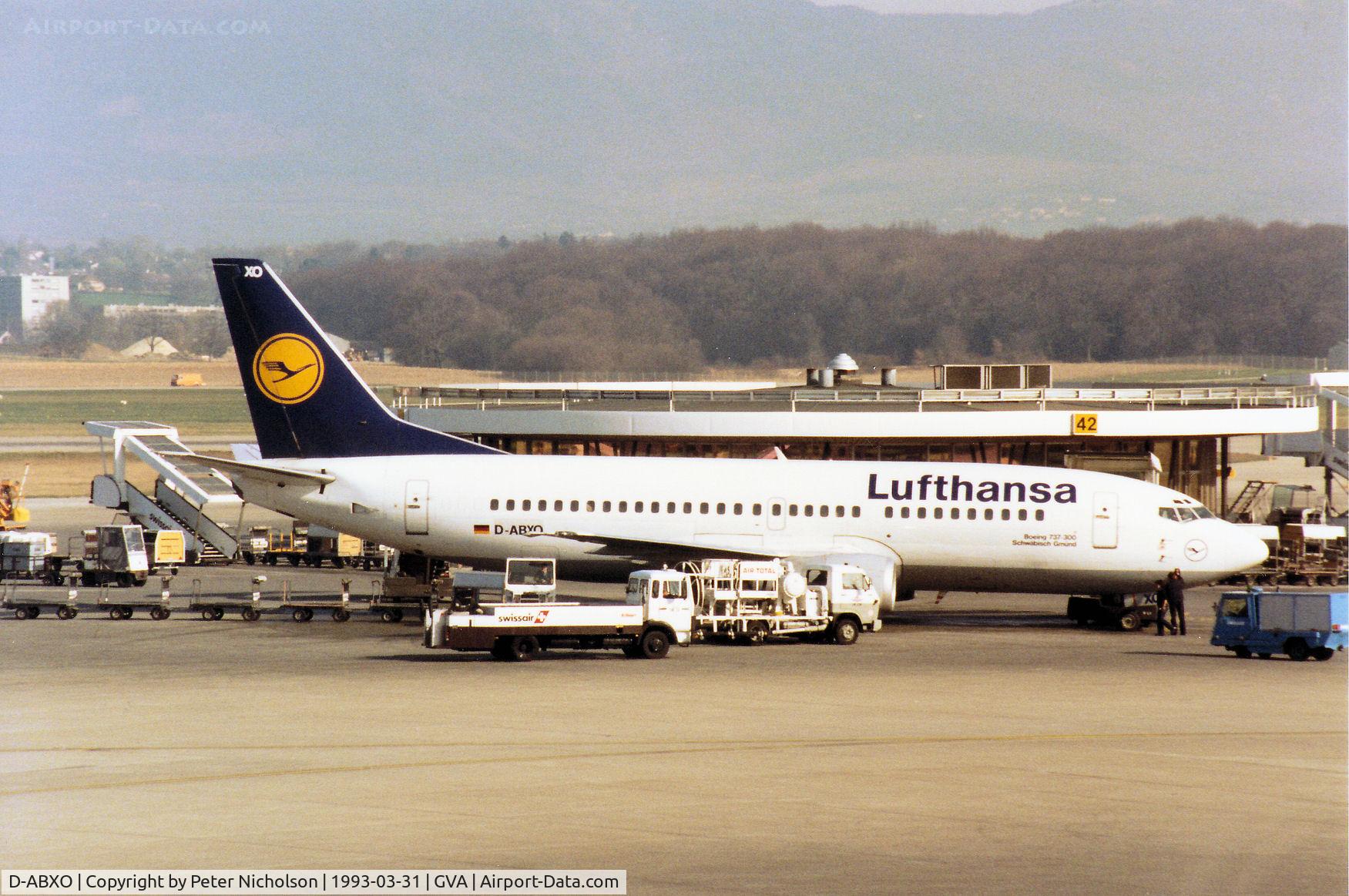 D-ABXO, 1987 Boeing 737-330 C/N 23873, Boeing 737-330 of Lufthansa preparing for departure at Geneva in March 1993.