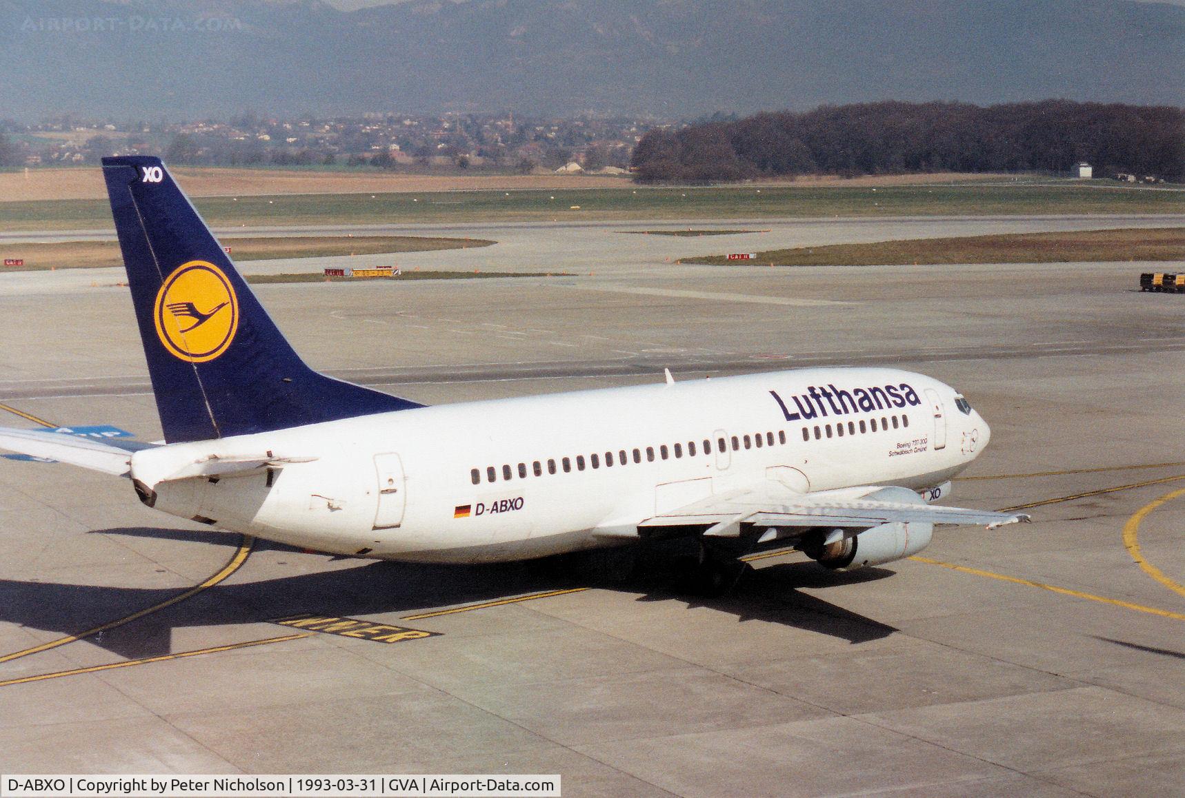 D-ABXO, 1987 Boeing 737-330 C/N 23873, Boeing 737-330 of Lufthansa taxying to the active runway at Geneva in March 1993.