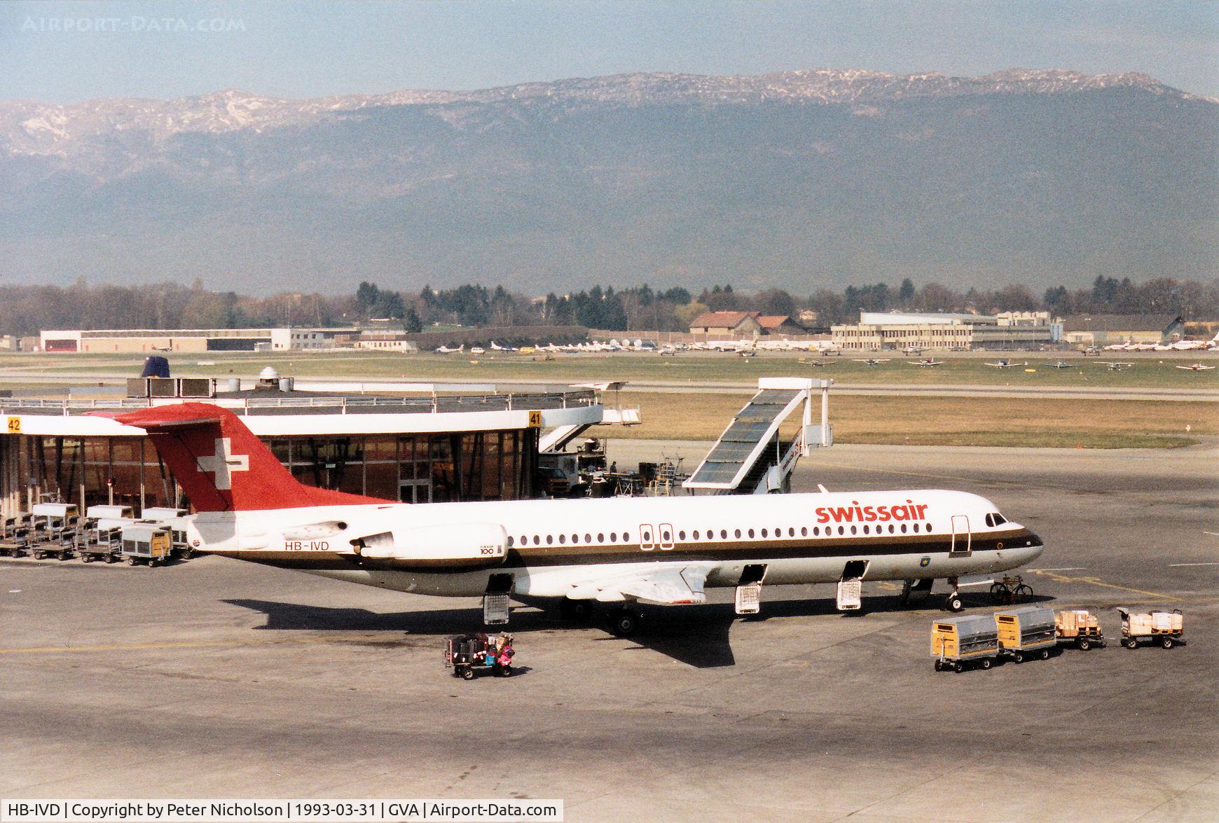 HB-IVD, 1988 Fokker 100 (F-28-0100) C/N 11252, Fokker 100 of Swissair at the terminal at Geneva in March 1993.