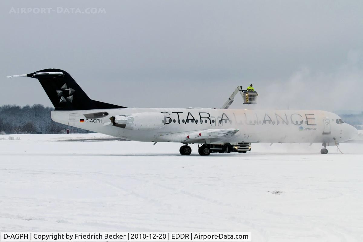 D-AGPH, 1990 Fokker 100 (F-28-0100) C/N 11308, de-icing prior departure