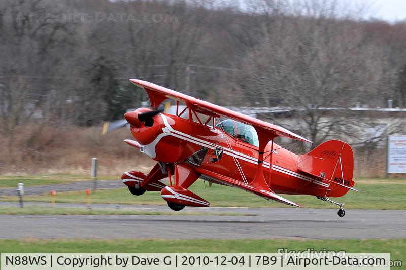 N88WS, 1974 Pitts S-1S Special C/N 1 (N88WS), Pitts Special about to touch down on a crosswind landing.