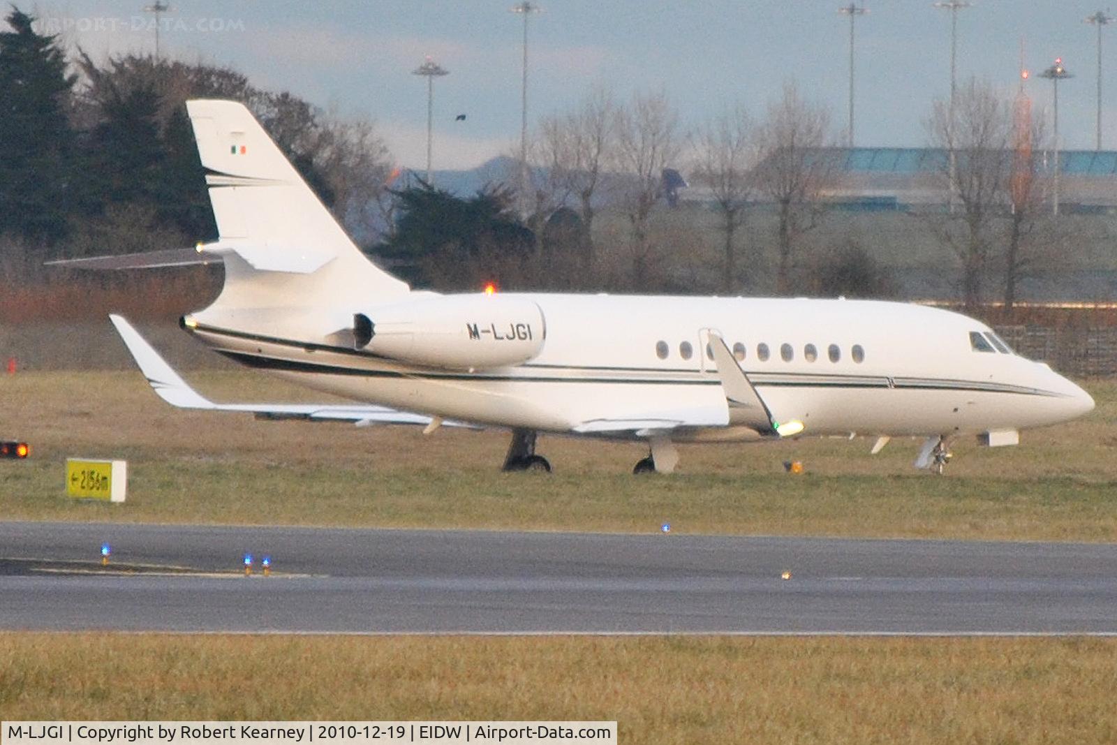 M-LJGI, 2007 Dassault Falcon 2000EX C/N 143, Exec. lining up r/w 10