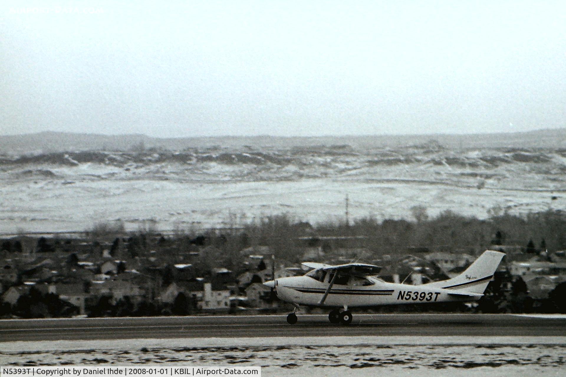 N5393T, 1966 Cessna 182K Skylane C/N 18257628, Cessna 182 arriving @ KBIL December 2010.  Doing a bit more experimenting with developing B/W film.