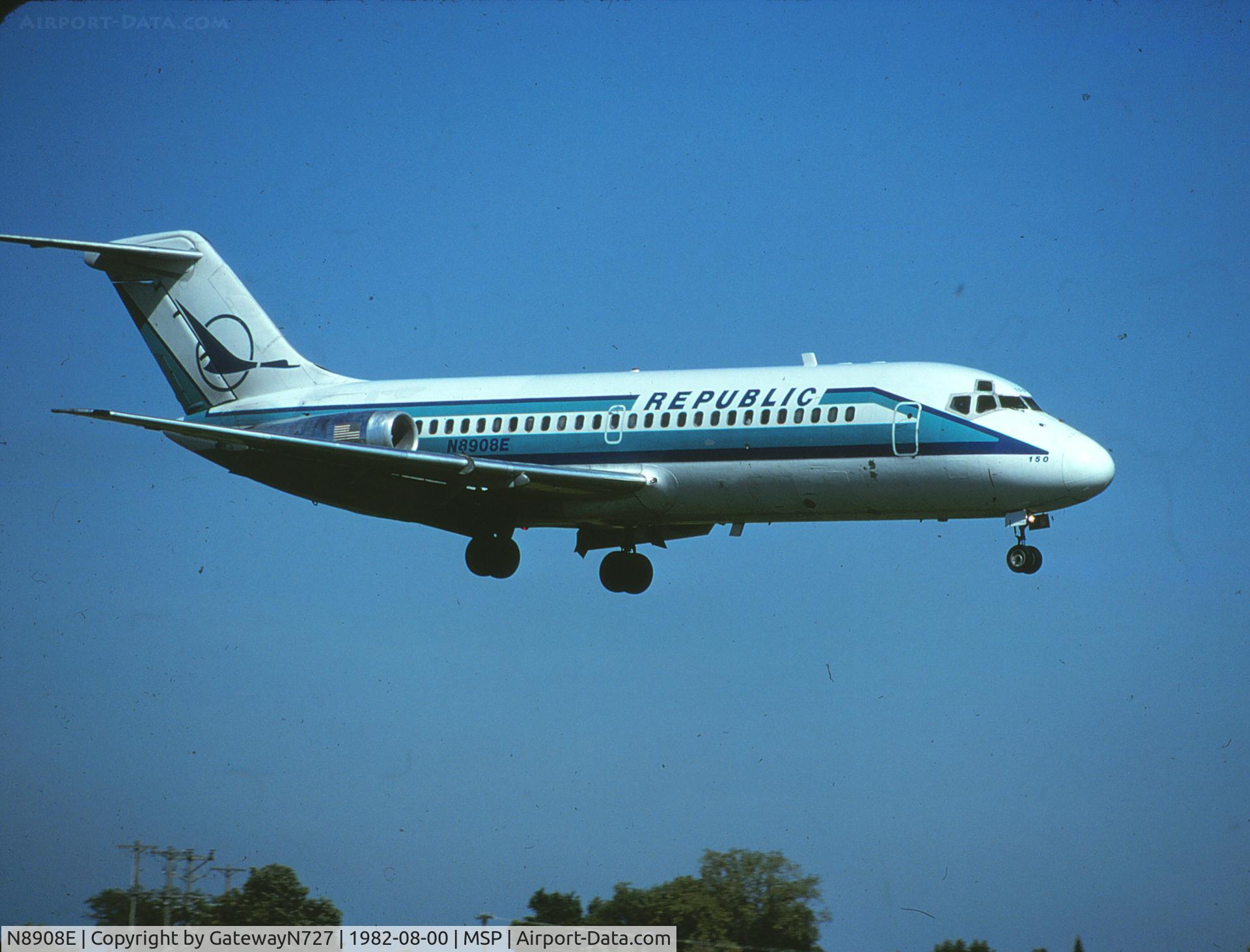 N8908E, 1966 Douglas DC-9-14 C/N 45749, Short final rwy 11L.