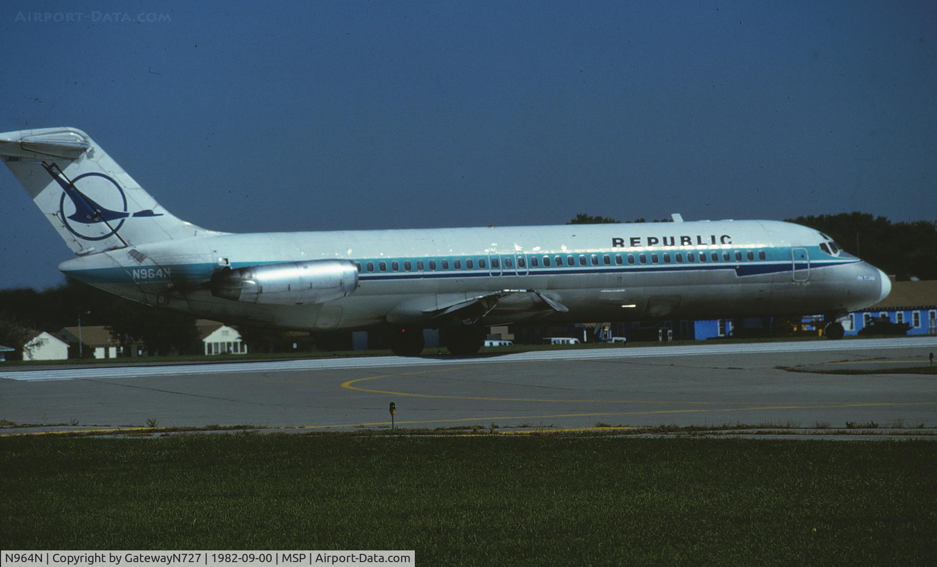 N964N, 1969 Douglas DC-9-31 C/N 47416, Departing rwy 11L.